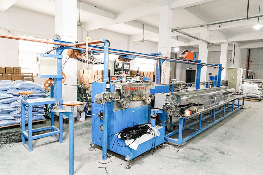 Pulling sheath wire equipment (pulling wire workshop)